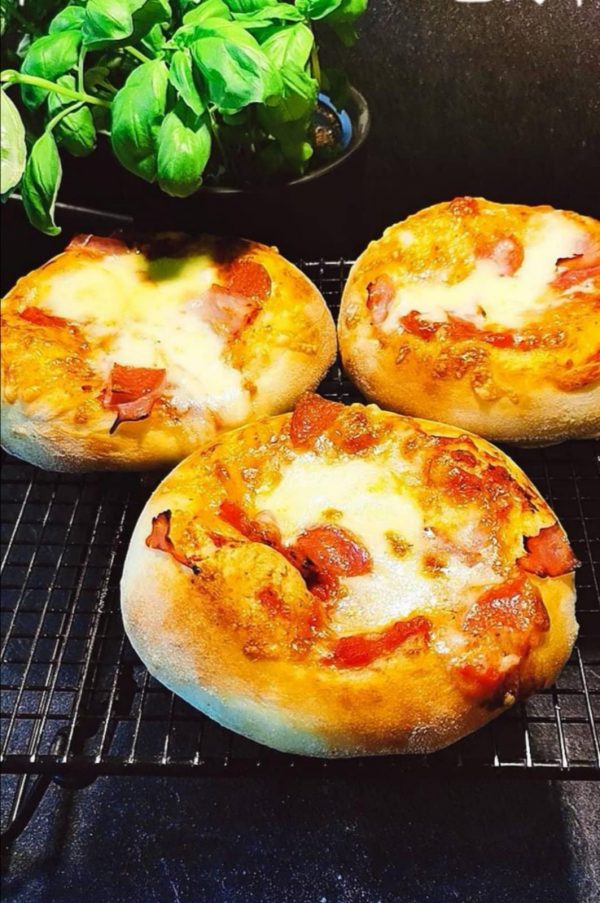 Mini-Pizzen ♥ Rezept Zauberstein plus Stoneware Mini-Pizzen ♥ Rezept Zauberstein plus Stoneware