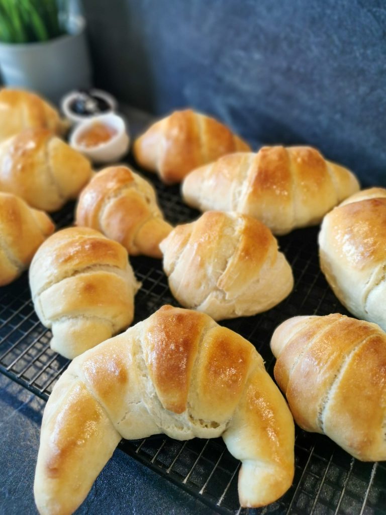 Ofenfrische Butterhörnchen watteweich und so lecker Rezept SilkesWelt